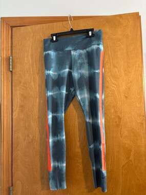 Nike Women's Dri-FIT One Luxe Mid-Rise Tie Dye Printed Training Leggings